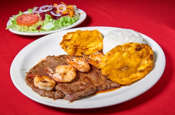 CARNE Y CAMARONES A LA PLANCHA / GRILLED STEAK AND SHRIMP