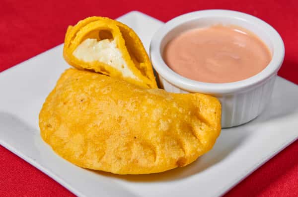 EMPANADA DE QUESO / CHEESE EMPANADA