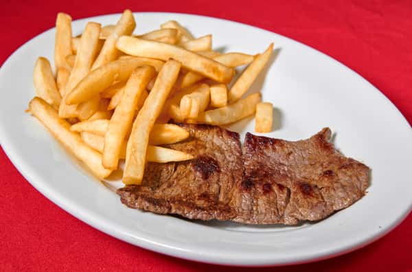 CARNE CON PAPAS FRITAS / GRILLED STEAK AND FRIES