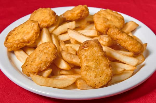 CHICKEN NUGGETS CON PAPAS FRITAS / CHICKEN NUGGETS AND FRIES