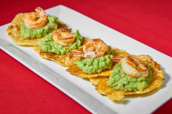 TOSTONES CON CAMARONES Y GUACAMOLE / GREEN PLANTAINS WITH SHRIMP AND GUACAMOLE