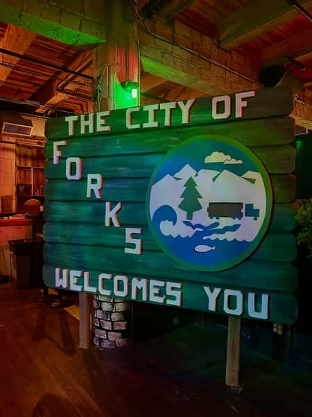 The city of Forks welcomes youā¦ š²šŗš§āāļø Our Twilight pop-up is officially OPEN TODAY at Replay Lincoln Park! š¤āØ
Come for the themed cocktails, stay for the photo ops, FREE arcade games, and all the hoa hoa hoa vibes. šš Whether youāre Team Edward, Team Jacob, or just here for the ride, thereās a place for you in Forks. š
āØ21+ | NO COVER | Open 7 days a weekāØ
#replaylincolnpark #chicagoweekend #chicagohalloween #teamedward #teamjacob