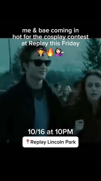 Join us this Friday, October 16th for a Team Edward vs. Team Jacob costume contest hosted by @venerable.cosplay & @artofthetinman! š§ššŗ Sign-ups are at 10PM, contest begins at 10:30PM. Grab your fangs (or your fur) and come ready to compete- cash prize for the winner! š¤š
21+, NO COVER, see you there! āØ
#replaylincolnpark #chicago #chicagocosplay #teamedward #teamjacob