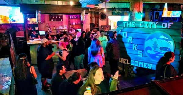 The crowds are gathering here in Forks for our Twilight pop-up⦠donāt miss out! šš²šÆāāļø Come sink your teeth into delicious drinks, play FREE arcade games, shop vendors every weekend, & follow us for updates on all our events this Halloween season. š¤āØ Running now only at Replay Lincoln Park!
21+ | ALWAYS FREE | open 7 days a week
šø Photos by @gopictureit_photography
#replaylincolnpark #chicagopopup #chicagobar #twilightfan #twihard
