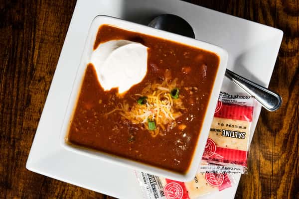 "Sidelines Chili Bowl'