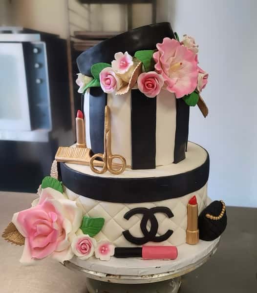Romanticize your life... starting with this cake 🎀🎂 💕 Tag a friend in need of a perfect pink cake. Use the link our bio or call 737-520-4285 to order yours today! 😊
•••
Haz tu vida más romántica... empezando por este pastel 🎀🎂 💕 Etiqueta a una amiga que necesite un pastel rosa perfecto. ¡Usa el enlace de nuestra biografía o llama al 737-520-4285 para pedir el tuyo hoy mismo! 😊
#vegan #atxvegan #customcake #glutenfree #austintexas
