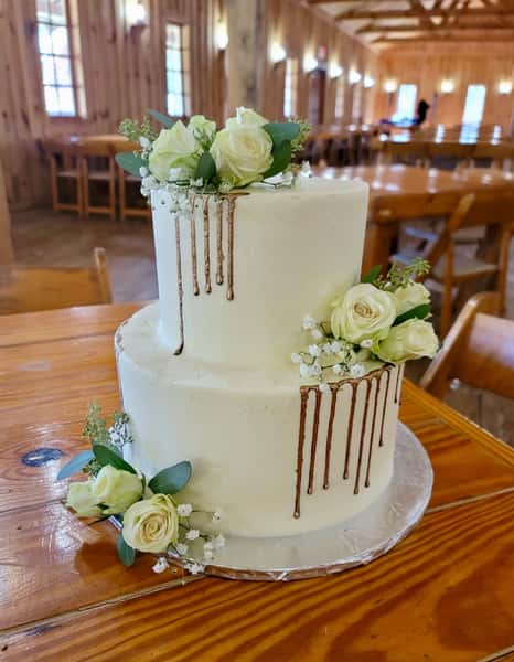 If you can dream it, we can bake it 🎂✨ From towering fairy-tale tiers to cakes shaped like your wildest ideas, every creation is made just for your celebration. Vegan? Gluten-free? We’ve got you covered! 🌱

Order your custom cake through the link in our bio!
•••

Si puedes imaginarlo, podemos hornearlo 🎂✨ Desde imponentes pasteles de cuento de hadas hasta creaciones con formas que desafían la imaginación, cada pastel se elabora especialmente para tu celebración. ¿Vegano? ¿Sin gluten? ¡Tenemos opciones para ti! 🌱 

¡Haz tu pedido personalizado a través del enlace en nuestra bio!

#veganatx #austin #customcake #mrnatural #veganos
