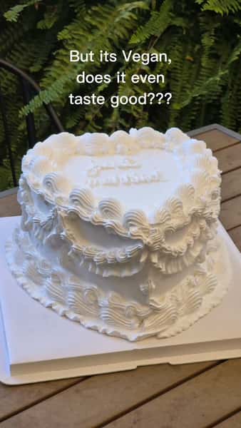 They came for the wedding, but stayed for the cake. 😅

#CakeTok #WeddingCake #Cake #VeganCake #AustinBakery