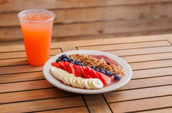 Cool off from the Texas heat with this refreshing frozen treat! A delicious blend of frozen bananas, strawberries, açaí berries, and apple juice, topped with fresh fruit and our homemade crispy granola. 🍓🍌🥣
•••

¡Refresca el calor de Texas con este delicioso y refrescante postre helado! Una mezcla exquisita de plátanos congelados, fresas, bayas de açaí y jugo de manzana, coronada con fruta fresca y nuestra granola crujiente hecha en casa. 🍓🍌🥣

#vegan #acaibowls #fruitbowl #austin #veganos