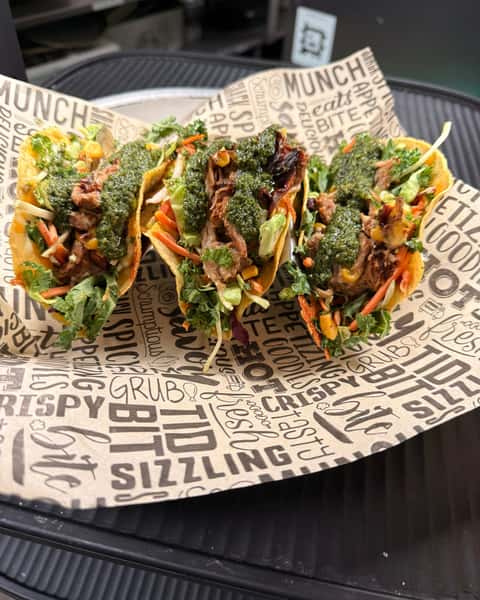 Street Corn Pork Tacos are what happens when street corn and carnitas pork decide to show off 🌽🌮 Grilled corn tortilla, cabbage, tomato, and chimichurri bring the crunch, the color, and the kind of flavor that doesn't know how to be subtle.
#ColoradoGrille #StreetCornPorkTacos #TacoCravings