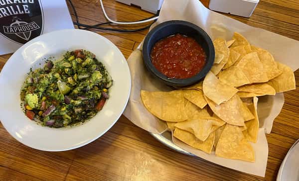 Avocado Salsa Fresca is what happens when fresh-chopped avocado, onion, jalapeños, and black bean corn salsa get tossed in chimichurri and totally steal the spotlight. Served with chips, this Del Norte inspired starter brings just the right kick, crunch, and "one more bite" energy to the table 🥑🔥
#ColoradoGrille #AvocadoSalsaFresca #BarAndGrill