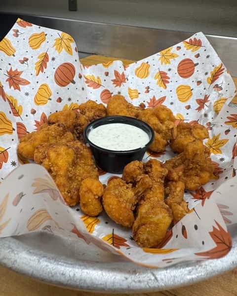 New and not here to play nice 😈 Spicy Fried Cauliflower brings the heat with crispy fried cauliflower in a spicy breading, finished with a side of dill pickle ranch for that cool, tangy hit. Colorado Grille - Best Burgers in the San Luis Valley just dropped a bold one. 🔥
#SpicyFriedCauliflower #ColoradoGrille #NewDish #FoodieFind