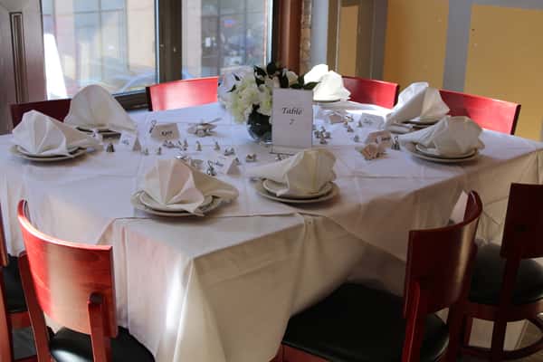table with table setting