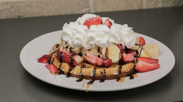 waffle with fruit and whip cream