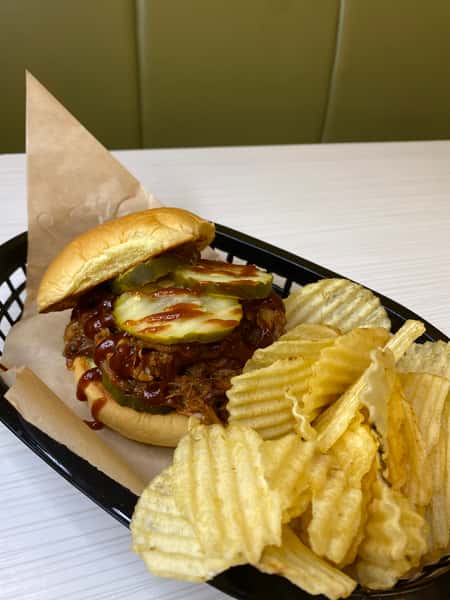 bbq pulled pork with pickles