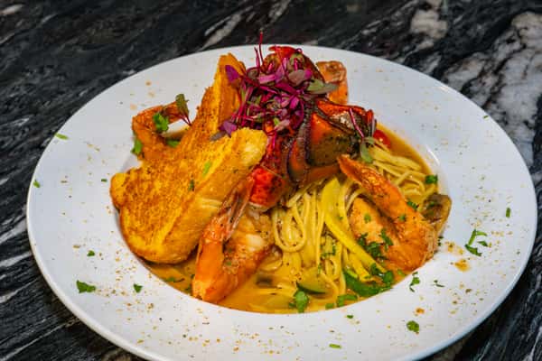 Garlic Shrimp and Lobster Linguine