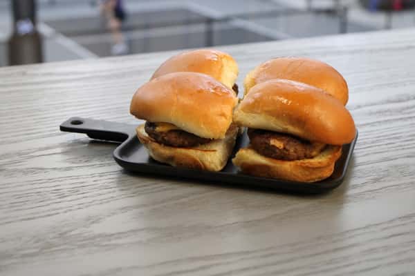 Beef Burger Sliders (4pc)