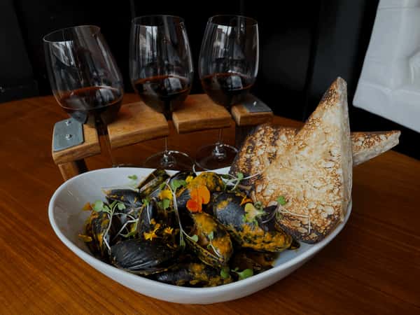 Coconut Curry Mussels 