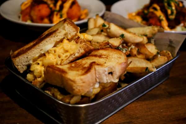 Grilled Mac n' Cheese Sando