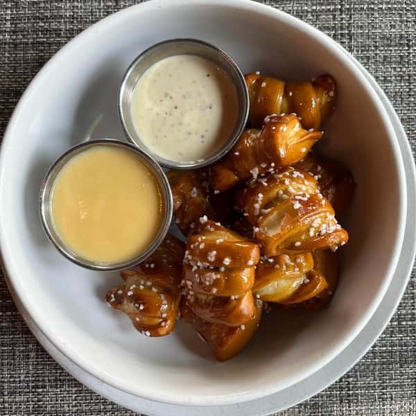 Flatiron Kitchen + Taphouse food
