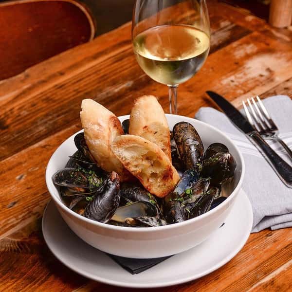 Flatiron Kitchen + Taphouse food
