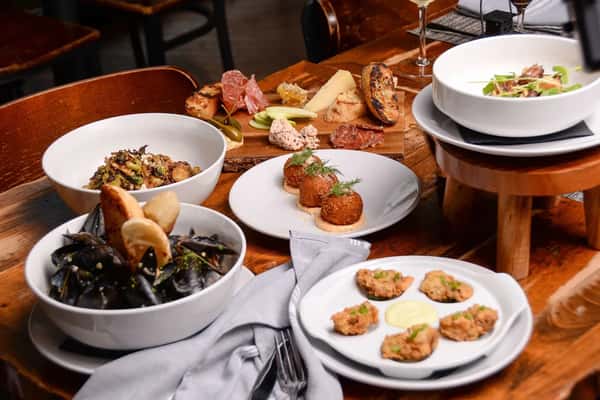 Flatiron Kitchen and Taphouse food