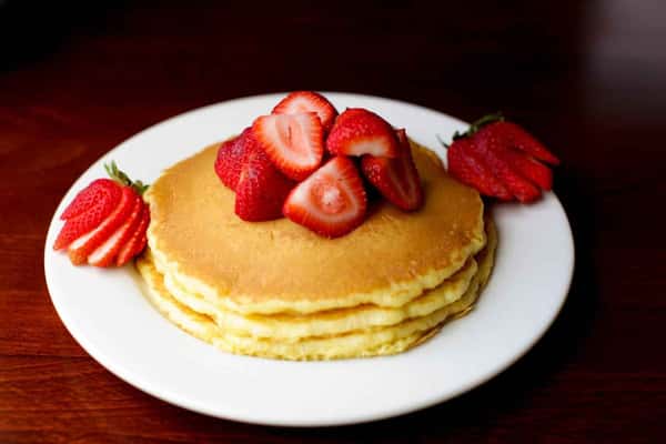 pancakes with strawberries