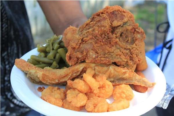 a plate of fried chicken, shrimp and green beans