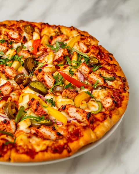 Achari Chicken Tikka Pizza (Halal)
