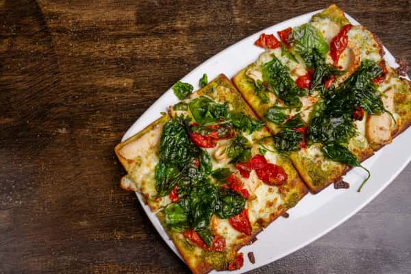Pesto chicken flatbread