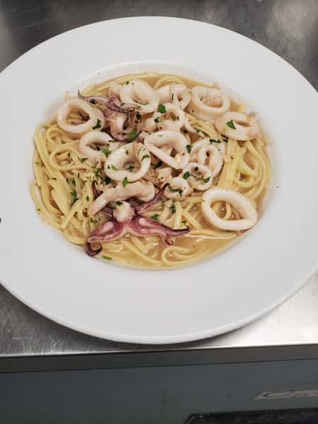 LINGUINE WITH CALAMARI