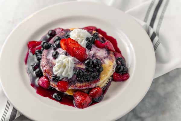 pancakes with berries