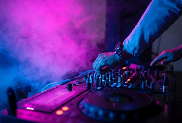 LIVE DJ EVERY FRIDAY NIGHT!!