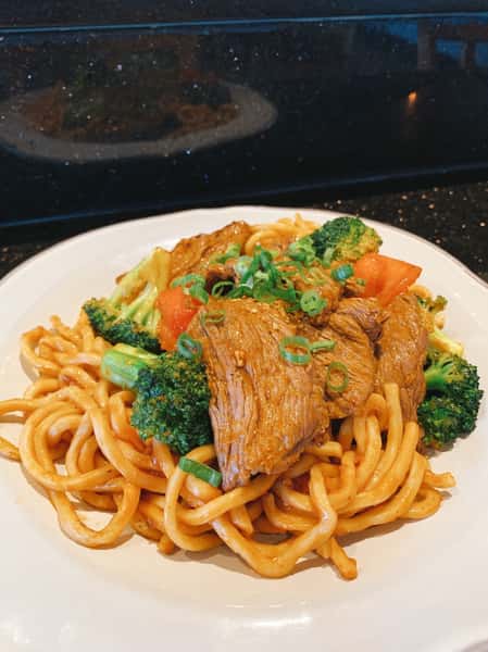Chef's Wok Fried Noodles w/ Beef