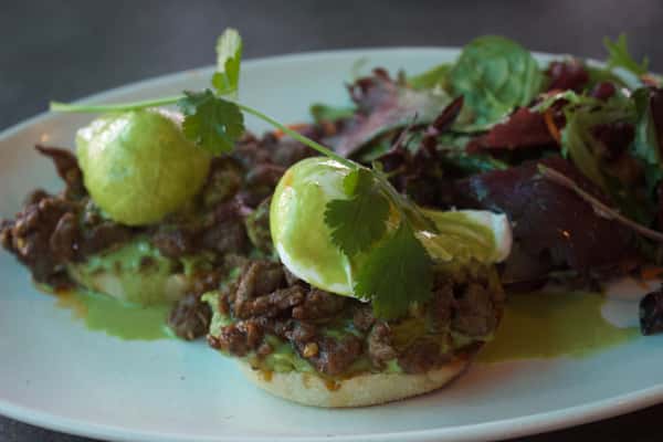 Carne Benedict