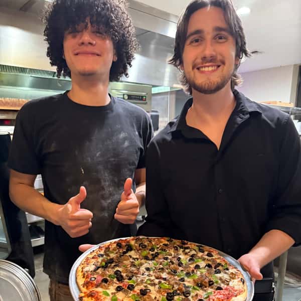 ☀️ Beautiful weather 🍕 Hot pizza 🍻 Open patio 🙌 Customer favorite Ben is working tonight!
Sounds like a pretty good Labor Day to us. We're open 4PM-8PM for dine-in, takeout, and delivery. Stop by and enjoy the holiday with us!