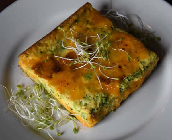 BROCCOLI CHEDDAR FRITTATA