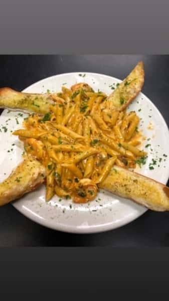 cajun shrimp pasta penne with cheesy garlic bread