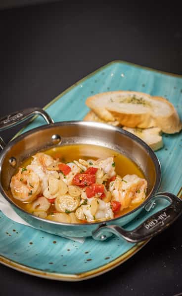 Camarones al Ajillo