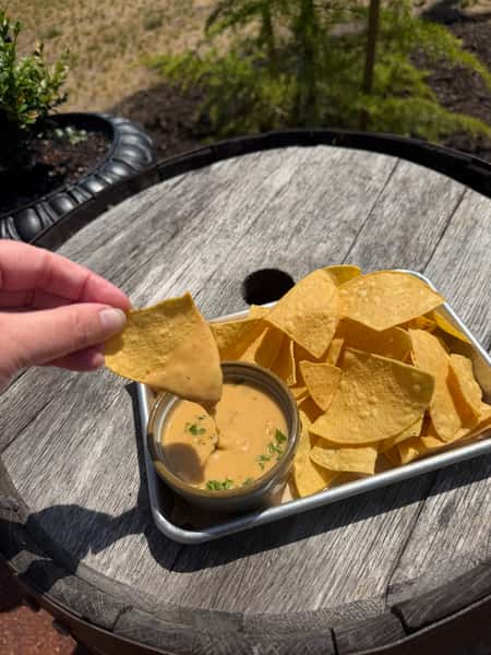 Queso & Chips