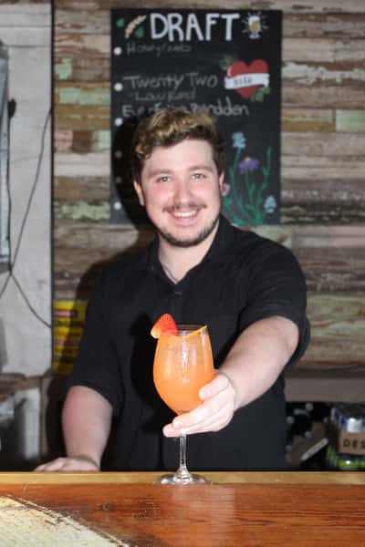 trace serving drinks