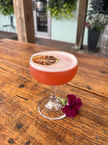 cocktail happy hour 