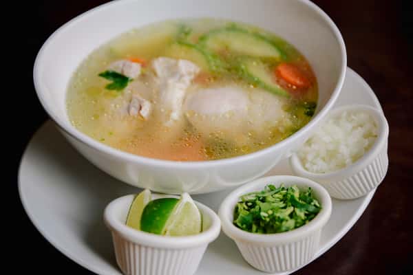 CALDO DE POLLO