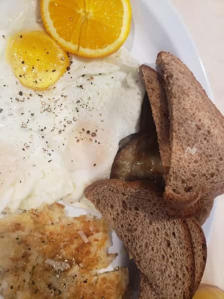 eggs, toast, and hasbrowns