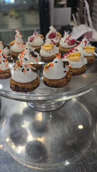 Happy Friday okc!! We got your sweet treats waiting just for you!! OSU or OU???