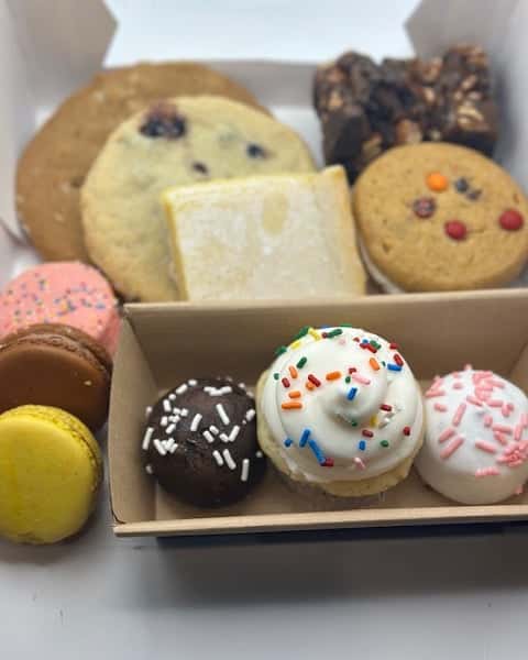 Treat Box makes it easy to build your perfect dessert pick. Choose from our most popular treats and create a wonder treat box with at least 6 items and up to 12, so every box feels just right for your sweet cravings 🍰✨ Try Treat Box on your next stop by Raspberries n' Crème.

#RaspberriesnCreme #TreatBox #SweetTreats #BakeryFavorites