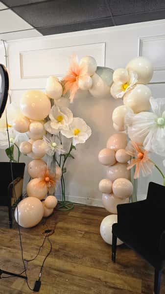 white balloon arch