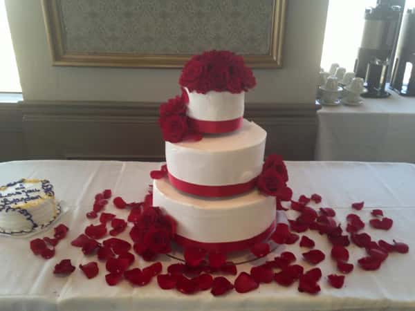 Lil' Delights - Elegant Wedding cake in Fresh Cream in... | Facebook