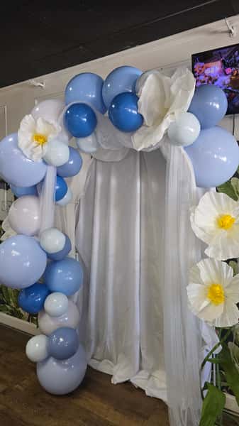 blue balloon arch
