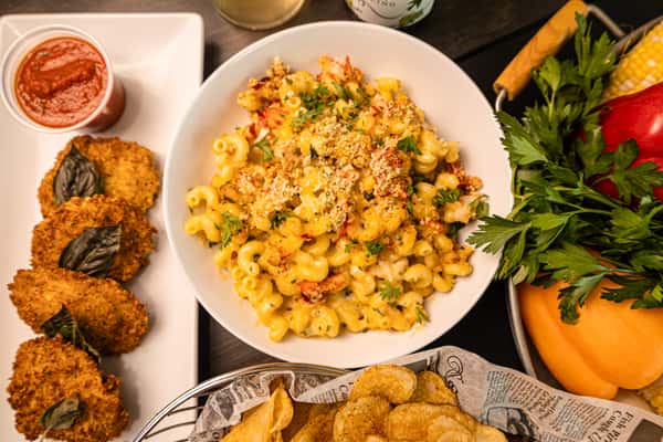 Garlic Lobster Mac n' Cheese